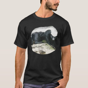 Blaireau de miel sur un T-shirt en bois de tronço