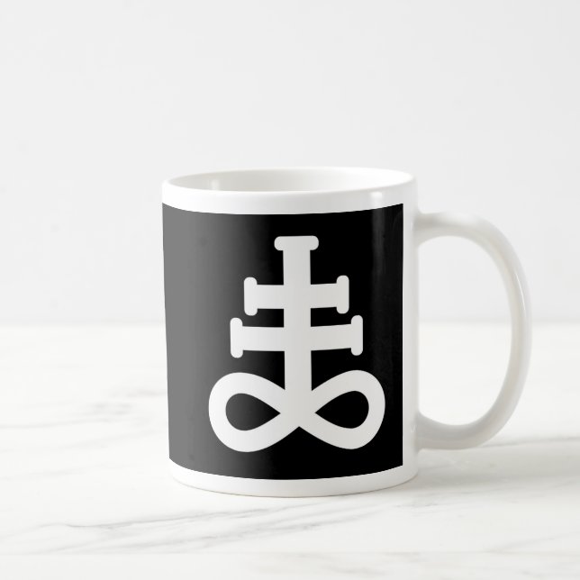 Blanc de double sur la tasse noire de symbole de (Droite)