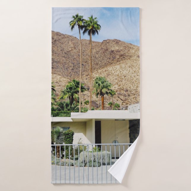 BLANC EN BOIS PRÈS DU PALMIER VERT EN JOURNÉE (Serviette de bain)