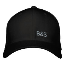 Blanc sur le casquette de Benny brodé par noir et