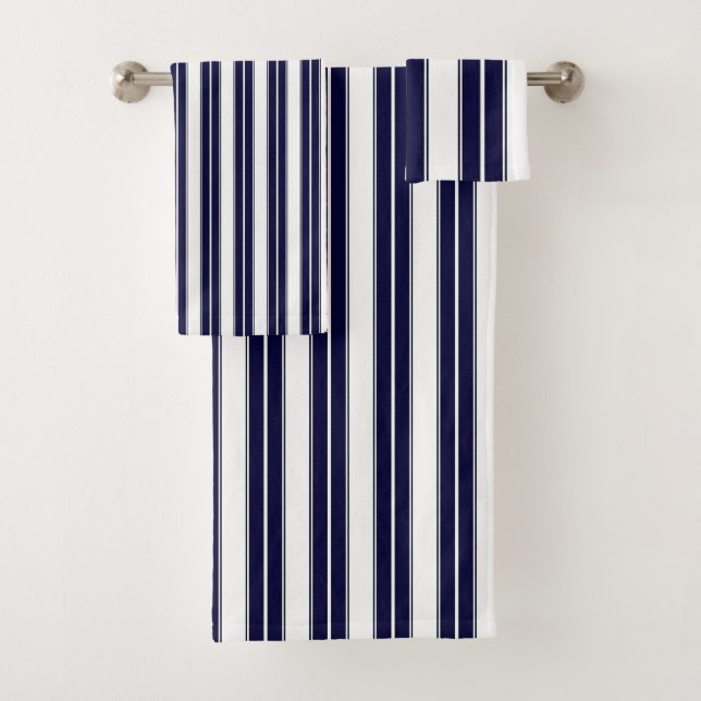 Bleu marine et rayures blanches (En situation)