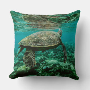 Bleu océan mer tortue nager lancer oreiller