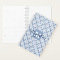 Bleu Poussiéreux & Blanc Damassé Brodé Monogramme