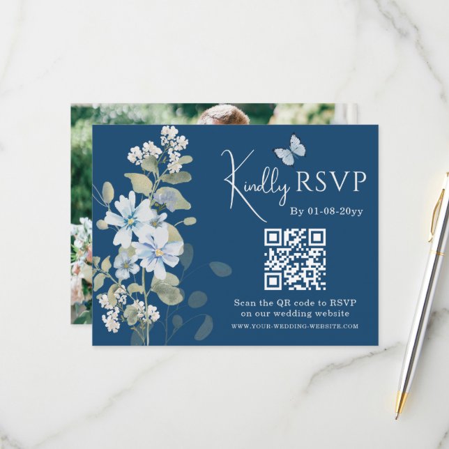 Bleu romantique Floral RSVP QR Code Mariage photo (Devant/Arrière en situation)