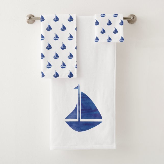 Bleu Sailboat Serviette de bain nautique Ensemble (En situation)