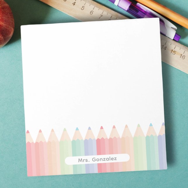 Bloc-note Arc-en-ciel de professeur mignon personnalisé (Teacher notepad personalized with name, with pastel color pencils, useful and thoughtful gift.)