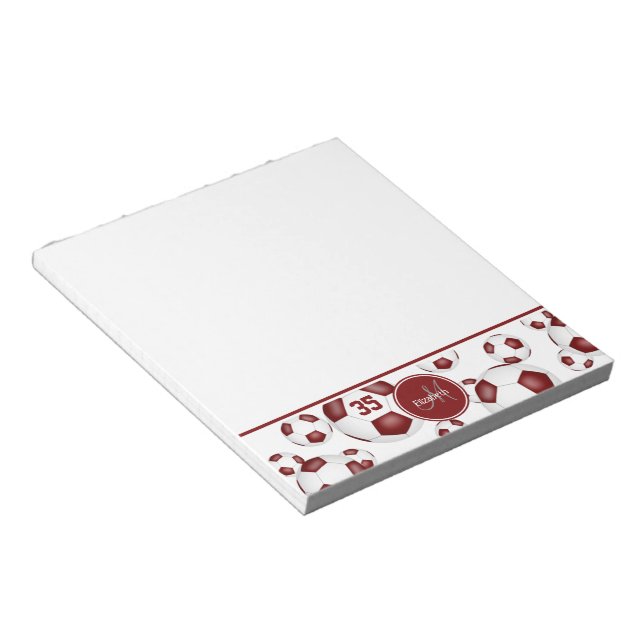 Bloc-note ballons de football de marron motif monogrammed (Incliné)