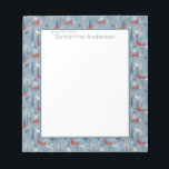 Bloc-note Bois de neige Whimsical Renards Bird Motif nordiqu<br><div class="desc">Moderne de style Scandi nordique motif de bois peint en blanc avec renards et oiseaux d'hiver : hibou des neiges et des taureaux,  dans des tons neutres de bleu,  rouge et blanc,  avec des arbres et branches gris foncé.</div>