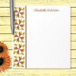 Bloc-note Bordure du bloc de courtepointe Pinwheel<br><div class="desc">Personnalisez ce mignon bloc-notes imprimé avec une bordure de surface composée style bloc-pierre avec votre nom ou autre texte. Le motif est en vert, jaune et rouge. Un grand espace d'écriture vierge pour toutes vos listes, petits croquis ou autres notes quotidiennes. Bel cadeau personnalisé pour un passionné de courtepointe ou...</div>
