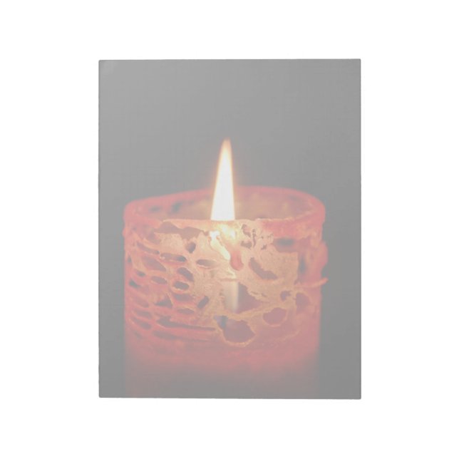 Bloc-note Bougie sur un arrière - plan noir (Tourné)