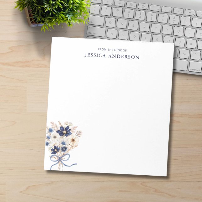 Bloc-note Bouquet de fleurs élégant bleu marine monogrammé (Créateur téléchargé)
