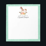 Bloc-note Cheval à roche vintage avec Bouquet floral<br><div class="desc">Bloc-notes personnalisé avec une image charmant et fantaisiste d'un cheval à bascule à l'ancienne avec un joli bouquet floral rose et jaune. Un carré blanc pour écrire vos notes à l'intérieur. La bordure arrière - plan est un motif damassé vert pâle et abîmé.</div>