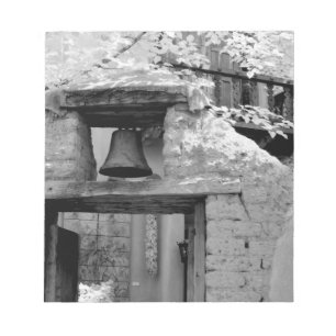 Bloc-note Cloche en adobe rugueuse dans l'entrée, Santa Fe,