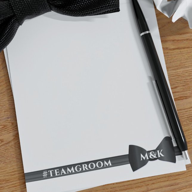 Bloc-note Cravate de mariage à monogramme Team Groom Notepad (Add your wedding hashtag and initials to this bow tie notepad. Perfect for wedding party game scores)