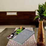 Bloc-note Cuisine alimentaire famille épicerie liste d'achat<br><div class="desc">Une note mauvaise pour les courses d'aujourd'hui. Alimentation fraîche,  herbes,  oignons de basilic,  planche à découper en bois et hélico à base de plantes. Personnalisez et ajoutez votre propre titre.</div>