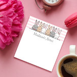 Bloc-note Cute Bunnies Personnalisé<br><div class="desc">Personnalisez facilement ce bloc-notes avec votre nom et votre titre personnalisés. Le design est composé d'une bande de mignons lapins de dessins animés dessinés à la main.</div>