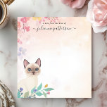Bloc-note Cute Siamese Chat Floral Nom personnalisé<br><div class="desc">Montrez votre amour pour les chats siamois avec cet adorable bloc-notes personnalisé ! Une charmante illustration d'un chat siamois, aux yeux bleus saisissants, se jette dans le coin inférieur gauche, entouré de fleurs délicates et de feuillage. L'arrière - plan douce et pastel ajoute une touche de douceur au design. Customisez...</div>
