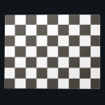 Bloc-note Drapeau À damiers (noir et blanc) (Motif du vérifi<br><div class="desc">Cette conception comporte un drapeau à damiers noir et blanc qui est généralement utilisé dans les courses automobiles pour indiquer la finale. Le drapeau est souvent associé au vainqueur d'une course, puisqu'ils sont les premiers à dépasser le drapeau à damiers. Le motif peut aussi être considéré comme influencé par un...</div>
