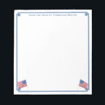 Bloc-note Drapeau américain patriotique Personnalisé<br><div class="desc">Un bloc-notes élégant que vous pouvez personnaliser avec votre propre texte, y compris un nom. Le design comporte une bordure d'angle grecque avec des images de drapeau américain aquarelle (celles-ci ont été peintes à la main par moi avant d'être scannées sous forme numérique). . Vous pouvez modifier la couleur de...</div>