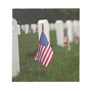 Bloc-note Drapeaux américains sur des tombes des vétérans