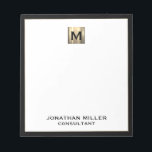 Bloc-note Élégant Monogramme Luxe<br><div class="desc">Élevez votre jeu de papeterie avec ce bloc-notes monogrammé avec typographie classique et un cadre noir avec un monogramme médaillon d'or brossé. Le bloc-notes comprend de l'espace pour le texte personnalisé, comme votre nom et votre titre, ce qui le rend parfait pour un usage personnel ou professionnel. Utilisez-le pour noter...</div>
