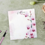 Bloc-note Elégante Cascade couleur Aquarelle rose orchidée<br><div class="desc">Présentant notre tabpad élégant et personnalisable, parfait pour ajouter une touche de sophistication à vos notes et rappels quotidiens. Le design se compose d'un arrangement délicat d'orchidées papillon rose qui descendent en cascade sur le côté droit, créant une esthétique sereine et apaisante. Le coin supérieur gauche présente le nom "Catherine"...</div>