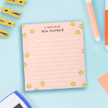 Bloc-note Étoiles Brillantes Rose Clôturé Une Note De L'Ense<br><div class="desc">Rose vif Une note du bloc-notes de l'enseignant de l'école personnalisée avec le nom de l'enseignant en marron contre un arrière - plan rose et beaucoup d'étoiles brillantes et rondes. Le bloc-notes de l'enseignant sur le thème de l'étoile d'or en rose vif avec des lignes et le nom de l'enseignant....</div>