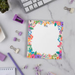 Bloc-note Fleurs et papillons colorés Monogrammes<br><div class="desc">Bloc-notes monogramme avec cadre floral avec papillons perchés sur roses et fleurs sauvages en rose,  violet,  bleu et jaune. Personnalisez avec vos initiales en bleu marine.</div>