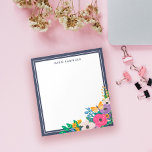 Bloc-note Fleurs Papillon Jaune Ajouter Votre Nom<br><div class="desc">Magnifique bloc-notes personnalisé avec votre nom en lettres bleu foncé moderne. Dans le coin inférieur droit,  des fleurs blanches,  roses chaudes,  violettes et jaunes poussent avec de la verdure et des baies. Un papillon jaune trône sur un rose violet. Le bloc-notes fleuri a une bordure bleu foncé.</div>