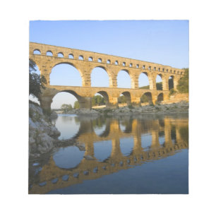 Bloc-note France, Avignon. L'aqueduc romain Pont du Gard