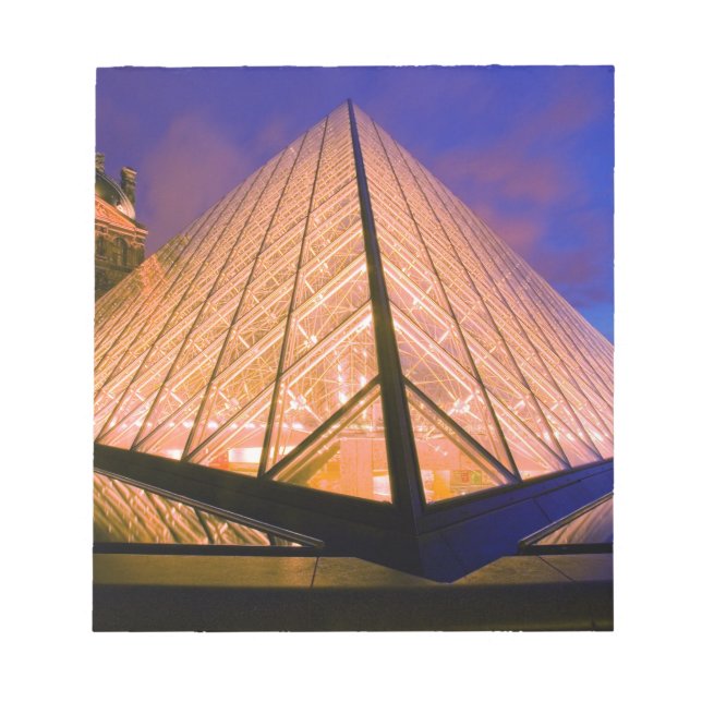 Bloc-note France, Paris. Le musée du Louvre au crépuscule. 2 (Devant)
