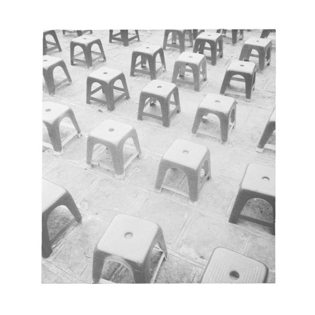 Bloc-note Hanoi Vietnam, Tabourets en plastique au Temple de (Devant)