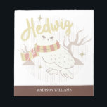 Bloc-note Hedwig Whimsical Forest Drawing<br><div class="desc">Show your house spirit in the coziest way with this charming Hedwig™ design. Featuring the beloved snowy owl bundled up in a warm Gryffindor house-colored scarf, this playful illustration captures the magic and loyalty of Harry Potter’s trusted companion. Set against a whimsical woodland backdrop with subtle sparkling accents, the hand-drawn...</div>