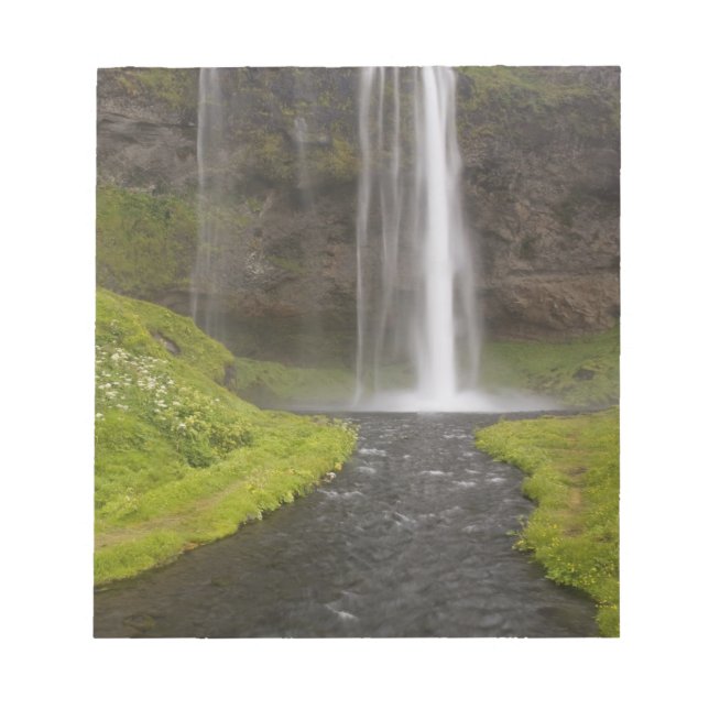Bloc-note Islande. Personnes sur le sentier derrière Seljala (Devant)