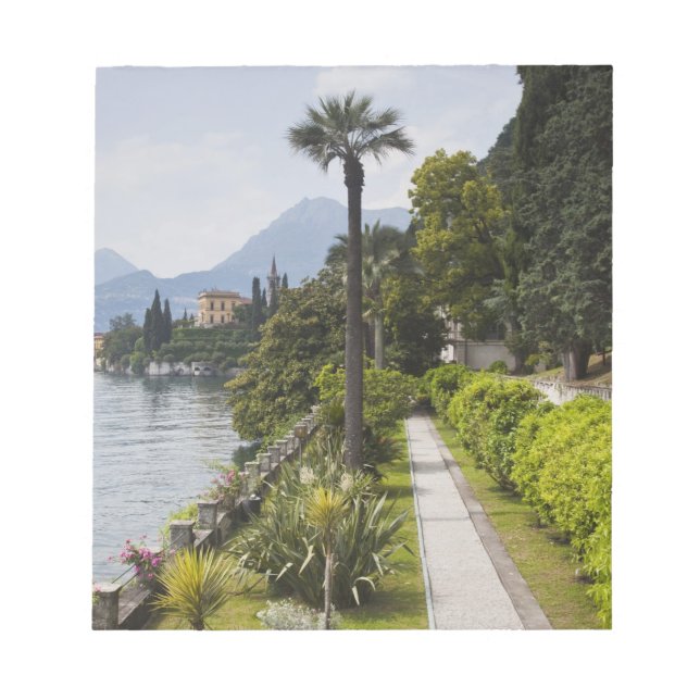 Bloc-note Italie, province de Lecco, Varenna. Villa Monaster (Devant)