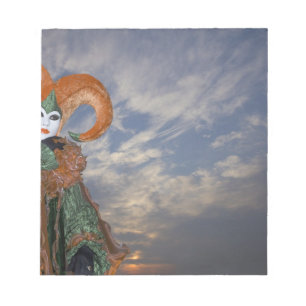 Bloc-note Italie, Venise. Femme habillée en costume pour