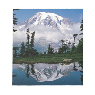Bloc-note Le mont Rainier dans une montagne