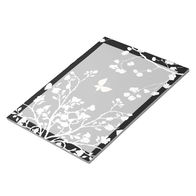 Bloc-note Le papillon noir et blanc élégant en pleine nature (Incliné)