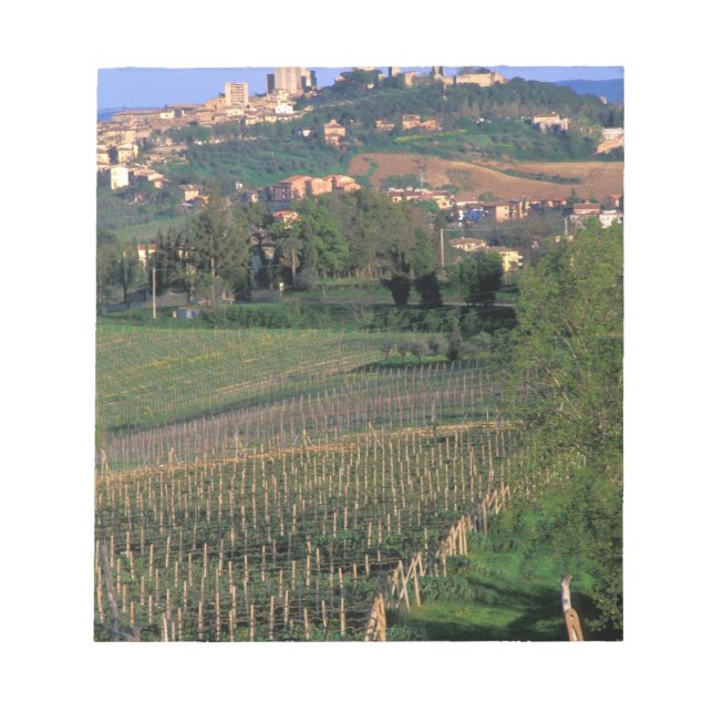 Bloc-note Le village de San Gimignano est situé dans les col (Devant)