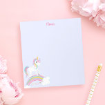 Bloc-note Magique Arc-en-ciel Unicorne violet Personnalisé<br><div class="desc">Mignon bloc-notes à licorne avec étoiles et arc-en-ciel sur un arrière - plan violet clair. Personnalisez avec son nom pour faire un cadeau amusant pour une fille!</div>
