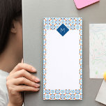 Bloc-note Magnétique Carreaux espagnols monogrammes Motif bleu orange<br><div class="desc">Personnalisez cette liste magnétique d'épicerie et placez-la sur votre réfrigérateur ou votre classeur. Le modèle est configuré pour vous permettre d'ajouter votre premier au cadre monogramme. Ce design a une élégante bordure de carrelage espagnol, dans les tons bleu, blanc et orange. Le pavé dispose également de beaucoup d'espace blanc pour...</div>