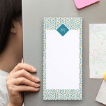 Bloc-note Magnétique Monogramme Bleu Blanc espagnol Carreaux Motif<br><div class="desc">Personnalisez ce bloc-notes magnétique et placez-le sur votre réfrigérateur ou votre classeur. Le modèle est configuré pour vous permettre d'ajouter votre premier au cadre monogramme. Ce design a une bordure élégante de carreaux espagnols, en bleu, blanc et orange pâle. Le pavé dispose également de beaucoup d'espace blanc pour ajouter vos...</div>