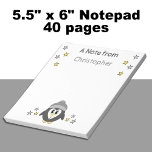 Bloc-note Mignonnes étoiles de pingouin et nom enfants gris<br><div class="desc">Un bloc-notes pour les enfants. Avec un mignon manchot et des étoiles. Ajoutez un nom. Idée cadeau. Gris et jaune.</div>