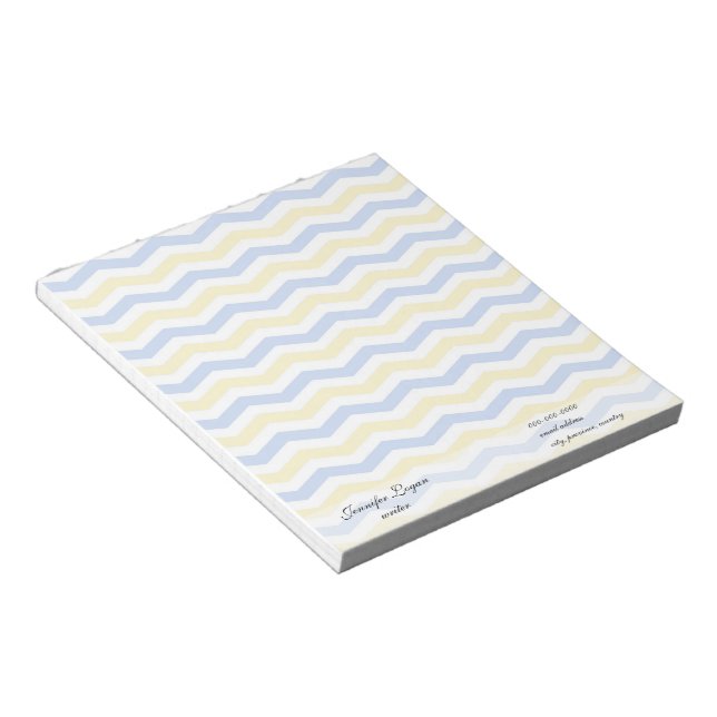 Bloc-note Moderne, tendance, élégant bleu et jaune chevron (Incliné)