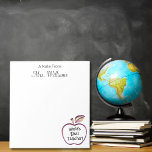 Bloc-note Mondes Meilleur Enseignant Rouge Pomme, Appréciati<br><div class="desc">'Une Note de [Nom de l'enseignant]' et un contour de pomme rouge avec le texte 'Meilleur Enseignant du Monde' inscrit à l'intérieur, personnalisé Bloc-notes journée de reconnaissance de l'enseignant. Imaginez surprendre votre professeur préféré avec ces notes collantes amusantes et colorées ou achetez-les par vous-même. Design a du texte personnalisable en...</div>