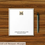 Bloc-note Monogramme d'or en lin beige personnalisé<br><div class="desc">Restez organisé en style avec ce bloc-notes personnalisé en lin beige monogramme avec un design original en or métallique brossé monogramme. Parfait pour noter des notes, des listes de choses à faire et des idées, ce bloc-notes est à la fois fonctionnel et à la mode. Fabriqué avec du papier de...</div>