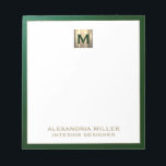 Bloc-note Monogramme Emerald Green Gold personnalisé<br><div class="desc">Restez organisé en style avec ce bloc-notes vert émeraude personnalisé avec un design original en monogramme d'or métallique brossé. Parfait pour noter des notes, des listes de choses à faire et des idées, ce bloc-notes est à la fois fonctionnel et à la mode. Fabriqué avec du papier de haute qualité...</div>