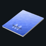 Bloc-note Motif de maillage géométrique bleu foncé<br><div class="desc">Monogramme Personnalisez la papeterie de bureau de l'école de bloc-notes avec votre initiale et votre nom personnalisés. Maille géométrique triangulaire avec dégradé bleu foncé clair.</div>