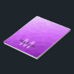 Bloc-note Motif de maillage géométrique violet Monogramme<br><div class="desc">Monogramme Personnalisez la papeterie de bureau de l'école de bloc-notes avec votre initiale et votre nom personnalisés. Maille géométrique triangulaire avec dégradé clair violet foncé.</div>