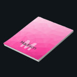 Bloc-note Motif en maille géométrique rose vif Monogramme<br><div class="desc">Bloc-notes personnalisé Monogramme pour l'école et le bureau avec votre initiale et votre nom personnalisés. Motif géométrique triangulaire en maille avec dégradé ombré rose vif clair et foncé.</div>